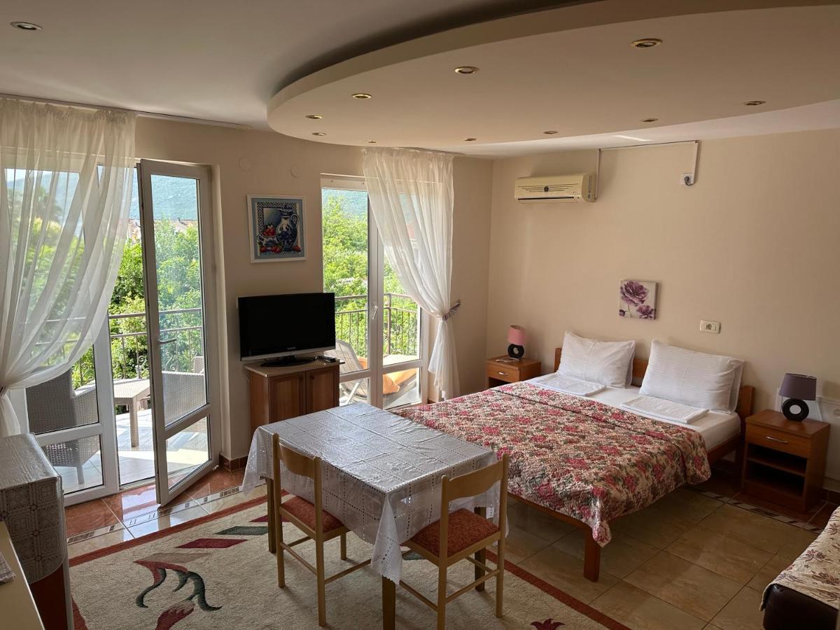 Villa Alla Bed And Breakfast Herceg Novi Buitenkant foto